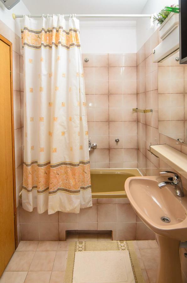 Apartmani Lovorka Punat Eksteriør billede